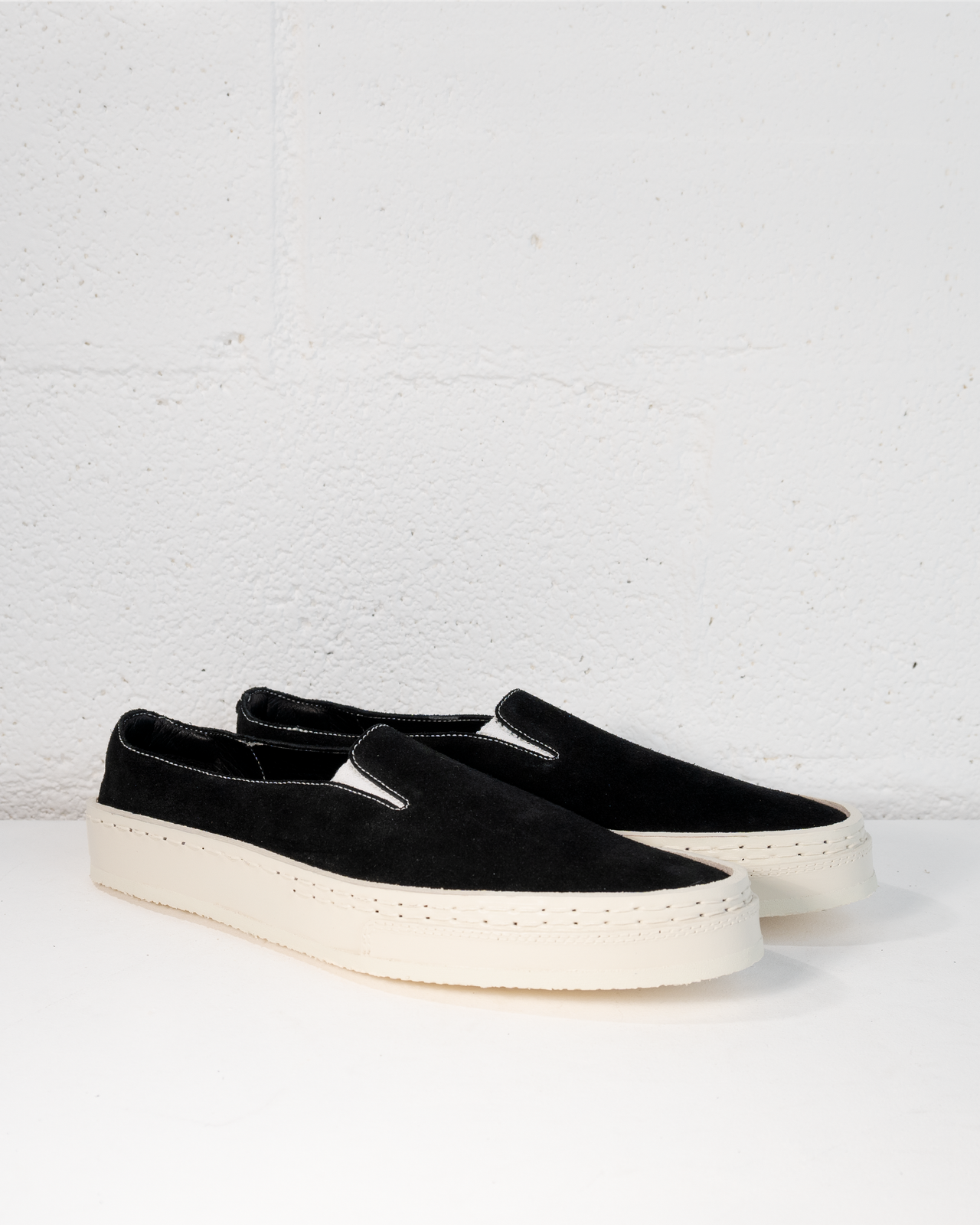 slip-on suede black